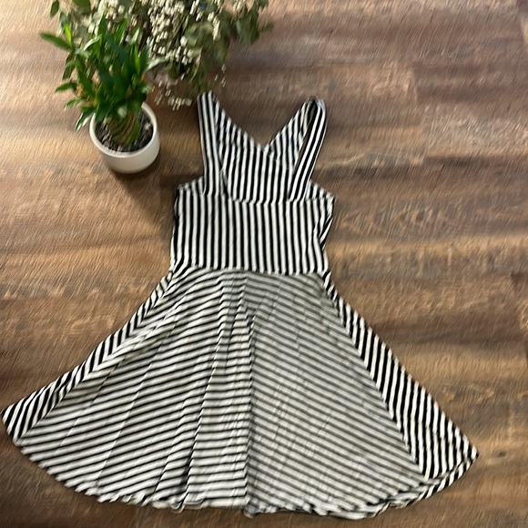 ✨🎄HOLLISTER || A-LINE / SKATER DRESS || SIZE S (FITS LIKE XS) ✨🎄 - Picture 8 of 10